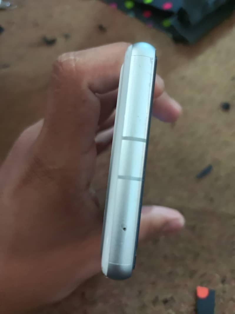 Google Pixel 7a 4