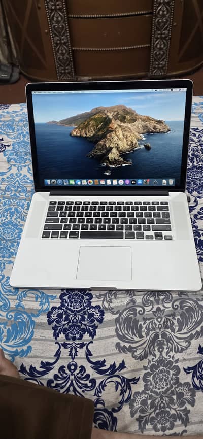 Macbook Pro 15" Retina Display ntel Core i7 2.2GHz | 8GB RAM 256GB SSD