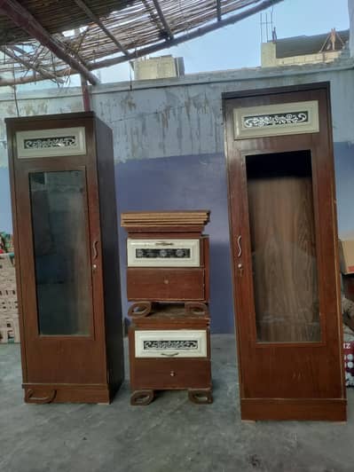 Showcase + Side Table set for sale: Urgent sale