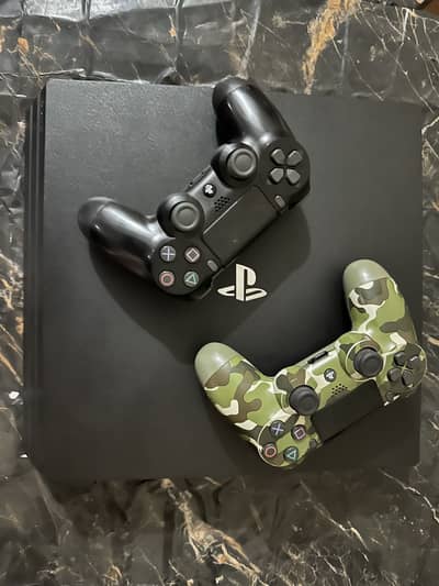 PS4 PRO 1TB (jailbreak) Excellent condition with 2 controllers