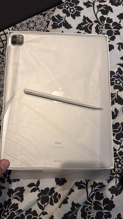 Ipad pro 12.9 5th gen M1