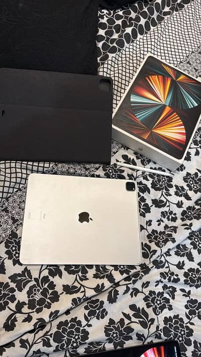 Ipad pro 12.9 5th gen M1