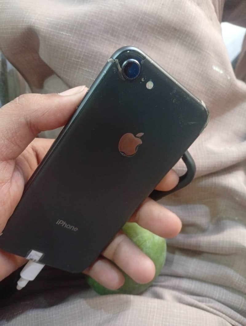 Apple iPhone 8 1