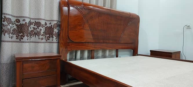 Bed set solid wood use nhi hwa bilkul new ha with side tables dressing