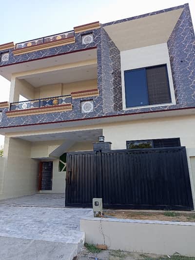 6Marla ( 30*50 in Block Hamza ) Single Story House Available.