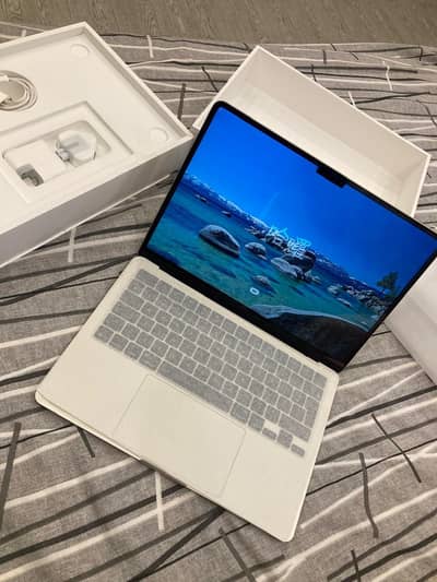 Apple MacBook Air M4 16gb With Warranty 256 Cycle