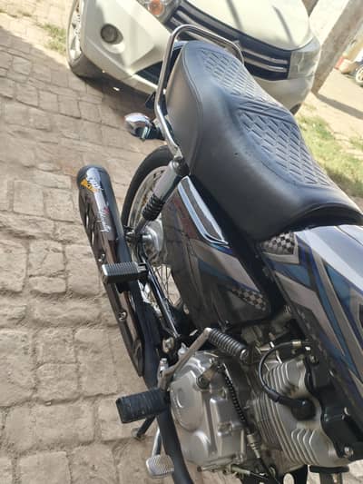 Honda 125 for sale black color