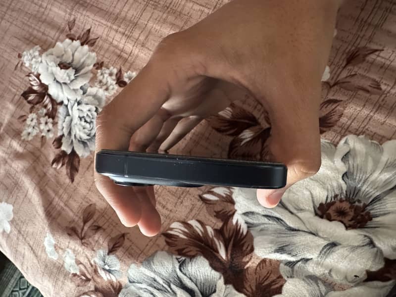 Apple iPhone 15 Pro 3