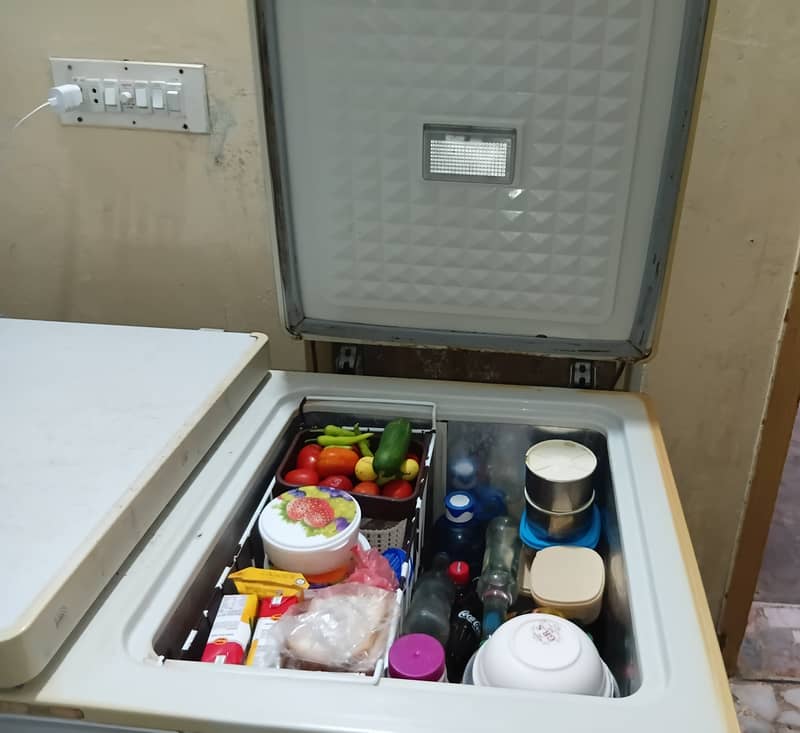 ​بہترین کنڈیشن میں استعمال شدہ فریزر مناسب قیمت پر دستیاب ہے۔ 1