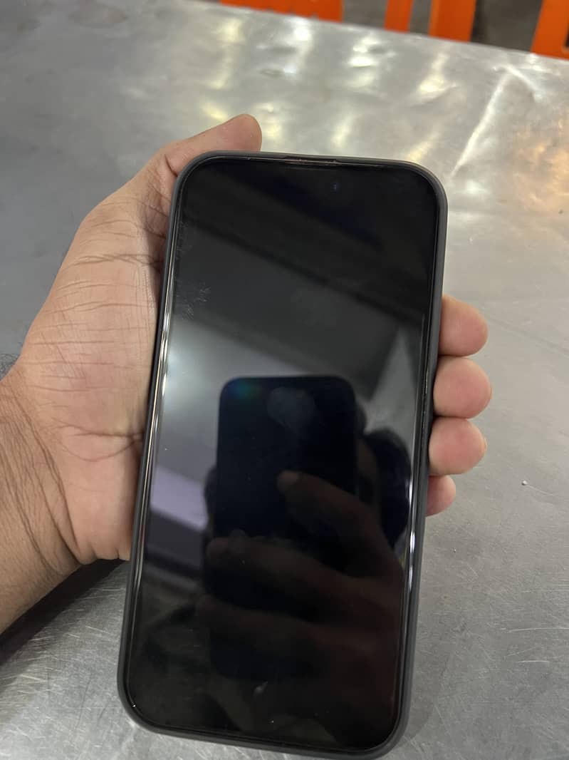 Apple iPhone 16 Pro Max 3