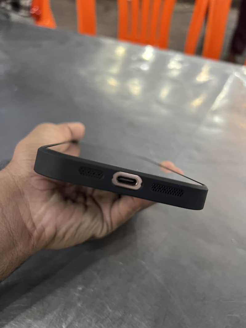 Apple iPhone 16 Pro Max 4