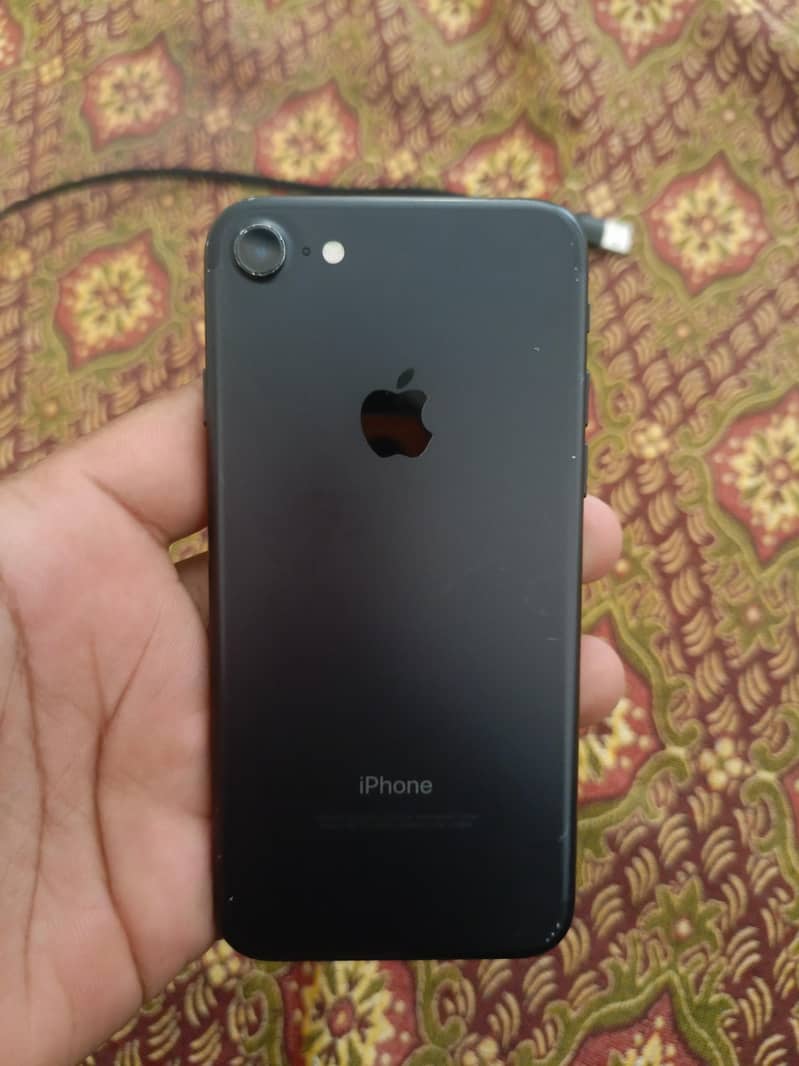 Apple iPhone 7 0