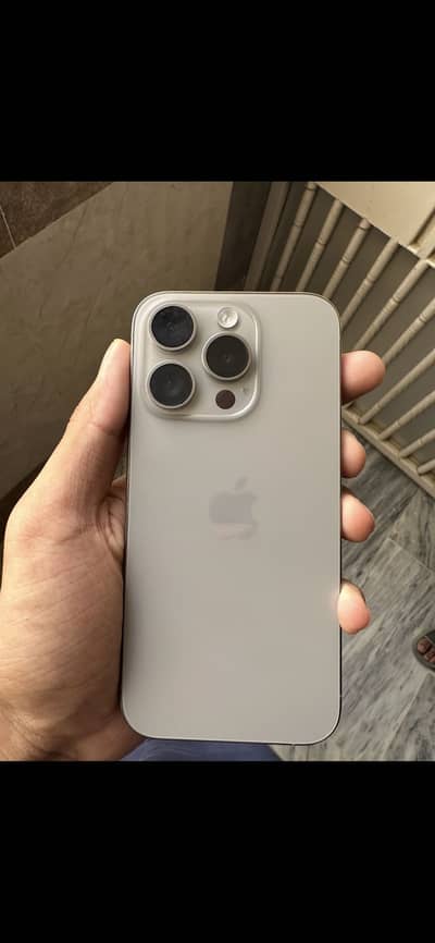 Apple iPhone 15 Pro Natural titanium
