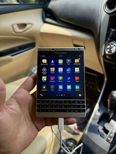 BLACKBERRY PASSPORT SILVER EDITION