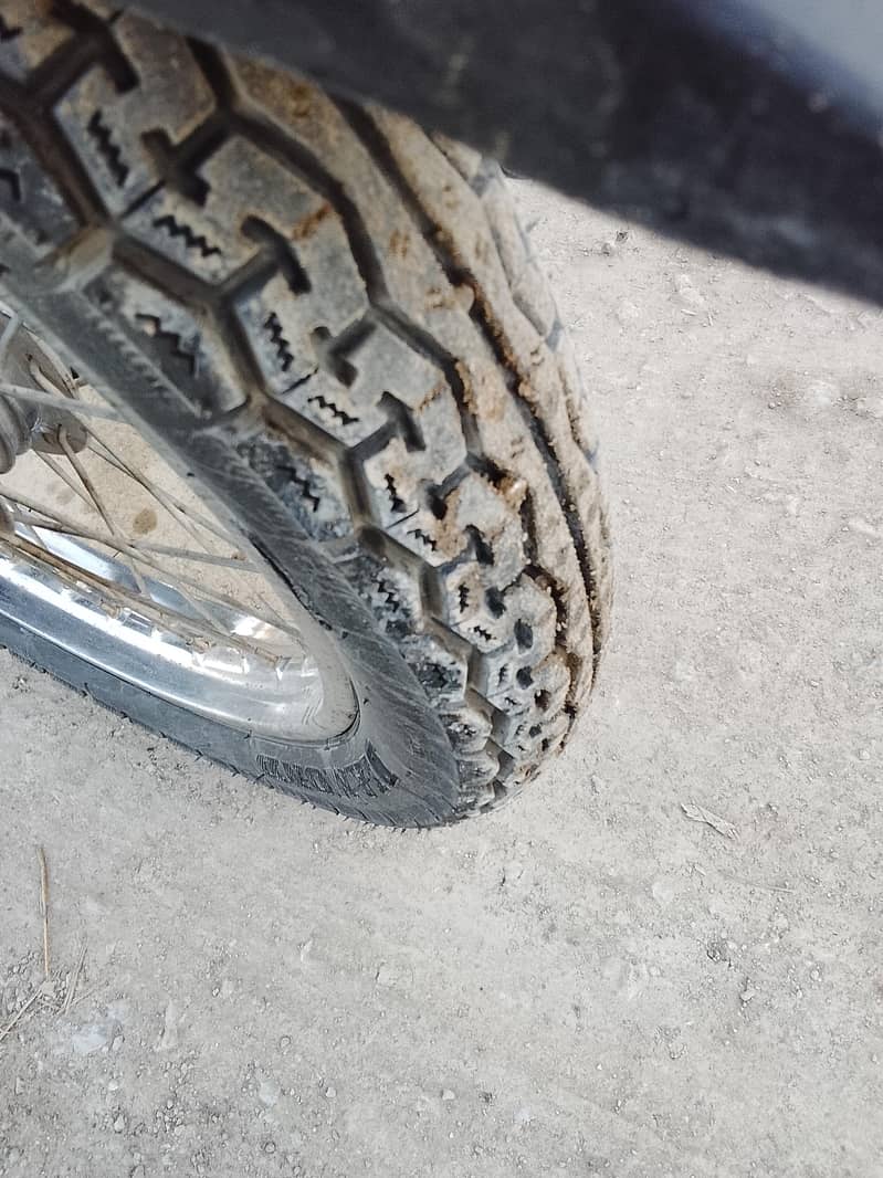 السلام علیکم بائیک فار سیل ہے بائو میٹرک موقع پر رہیں گے 8
