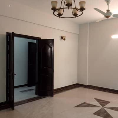 10 MARLA 3 BEDROOM APARTMENT AVAILABLE FOR RENT