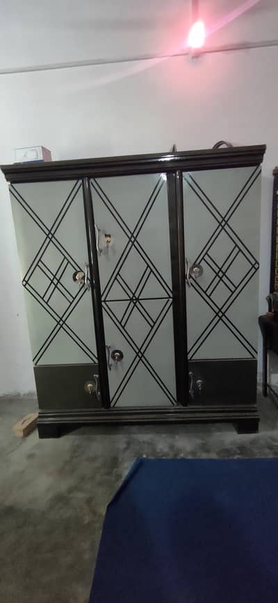 iron Almari for sale condition 10 by 10 hai