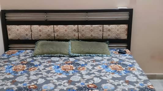 03337521888 Iron Double bed 6/6.5 3  month s used only new condition