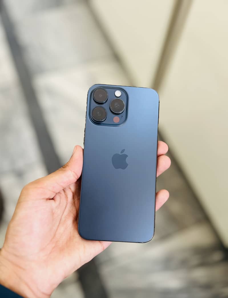 Apple iPhone 15 Pro Max 1