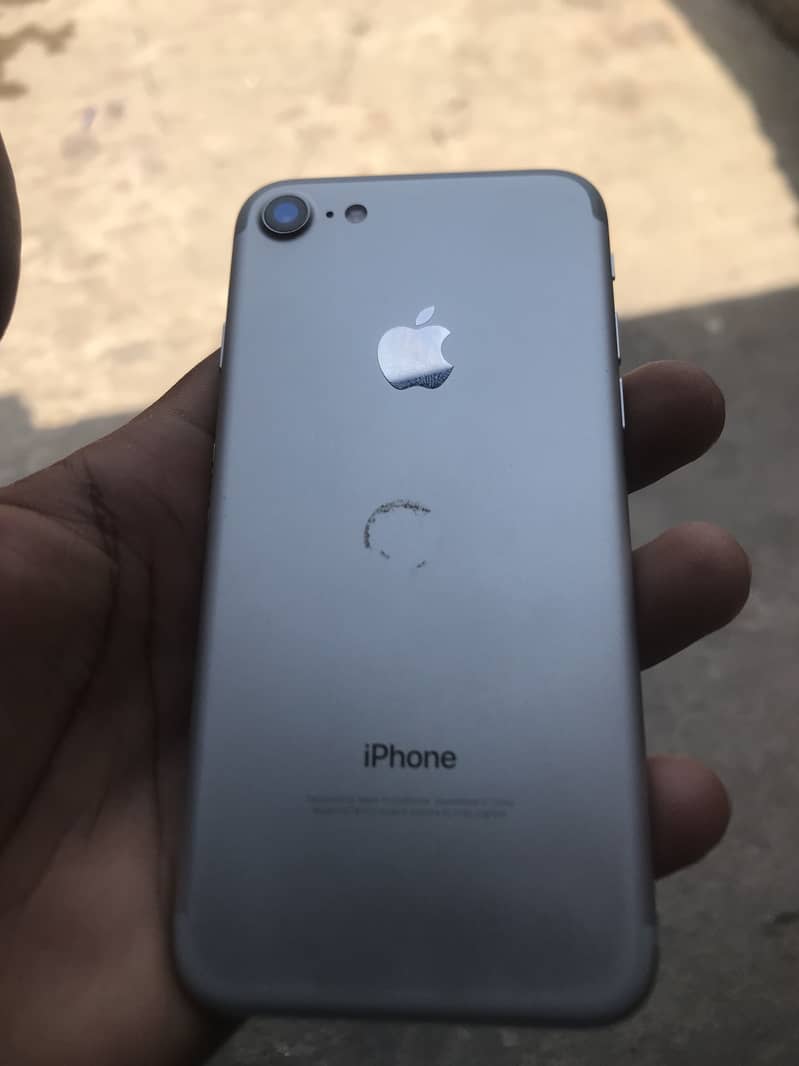 Apple iPhone 7 1