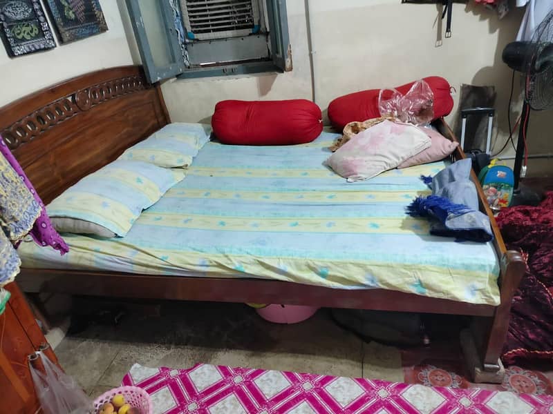 Double Bed , Dressing Table , And Showcase 1