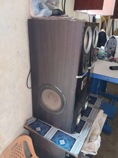 xtreme speaker good condition with mic remote