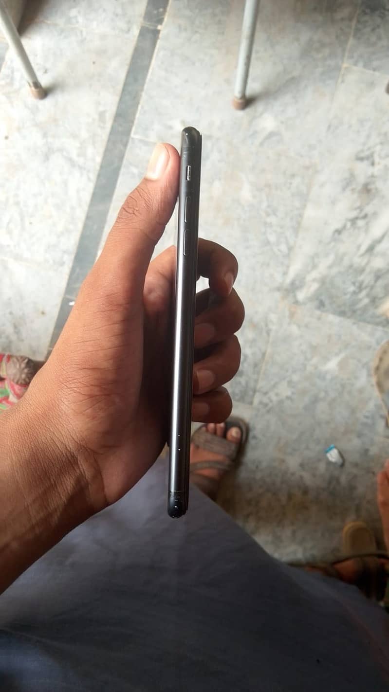 Apple iPhone 7 Plus 2
