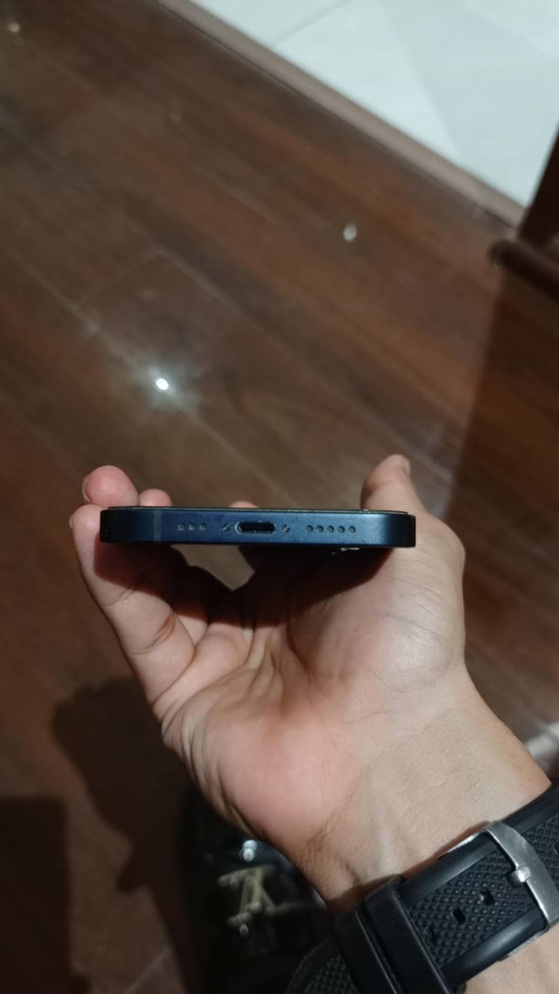 IPhone 12 4
