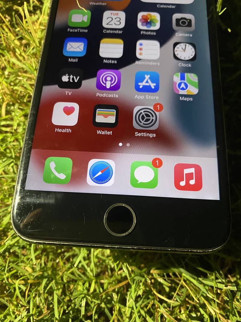 Apple iPhone 7 Plus 1