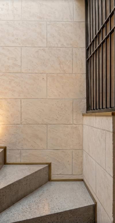 modern wall texture & traverine