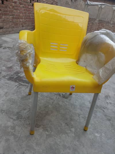 Plastic Chairs. 6 pcs