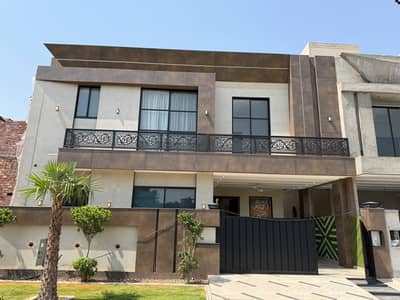 10.25 MARLA ELEGANT AND FULLY MAINTAINED SUPER HOT LOCATED BUNGALOW IS AVAILABLE IN BANKERS AVENUE BLOCK H, LAHORE.