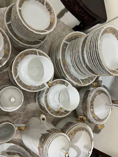 70 pieces dinner set