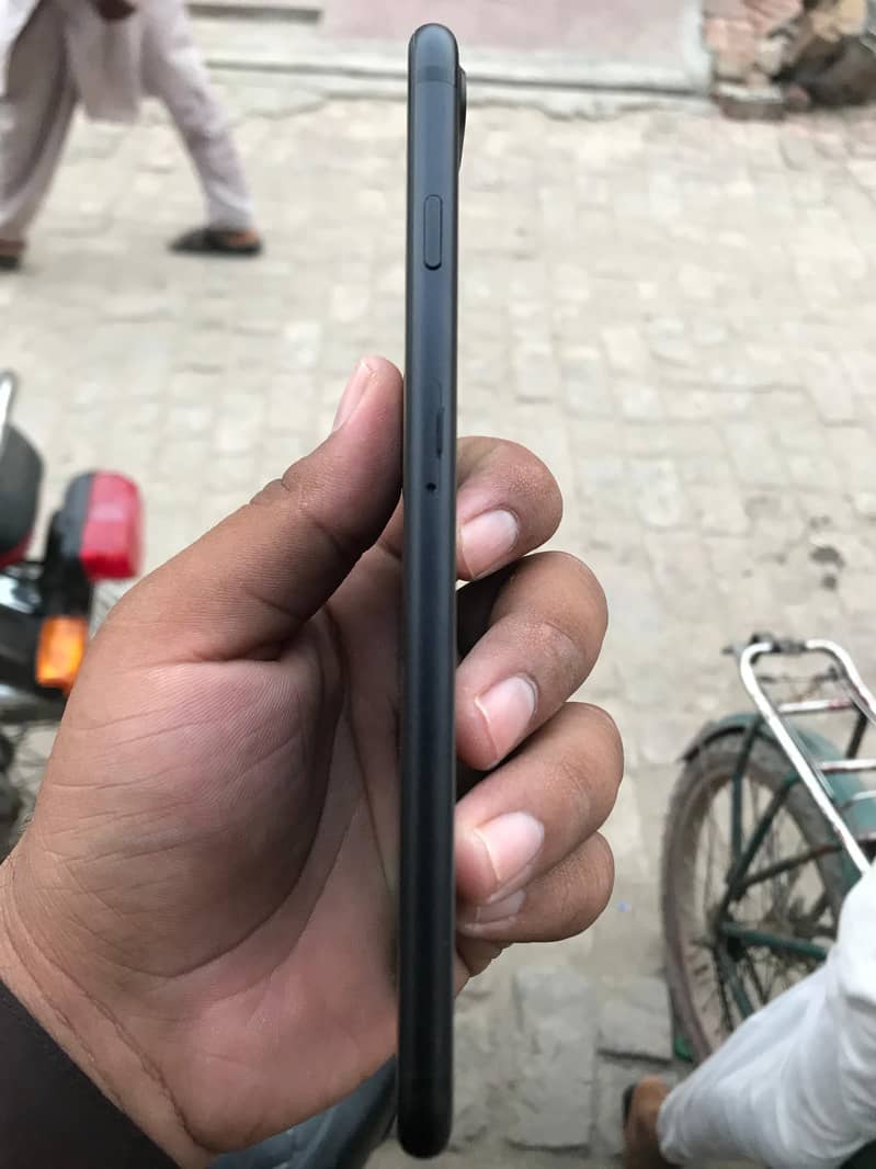 Apple iPhone 7 Plus 2