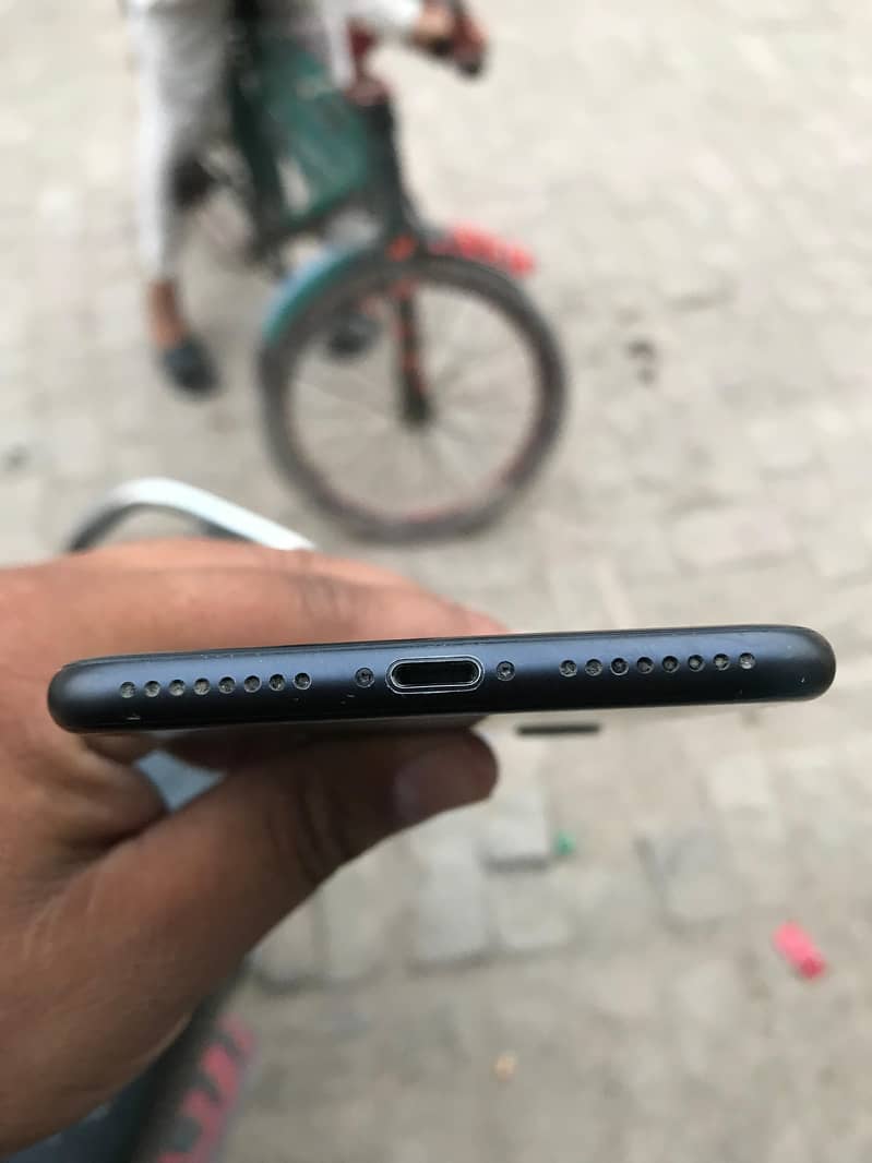 Apple iPhone 7 Plus 3