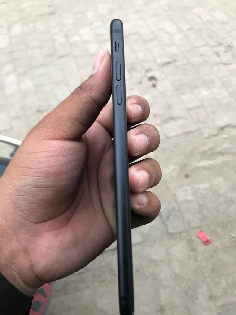 Apple iPhone 7 Plus 5