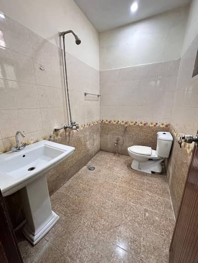 3.5 Marla 1st Floor Flat For Rent ( Near Sir Syed School )