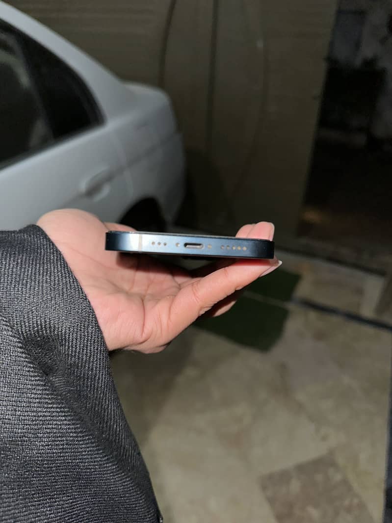 Apple iPhone 13 2