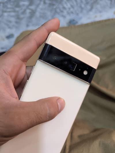 Google Pixel 6 Pro 8/256 minor crack line