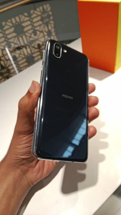 Sharp Aquos R2
