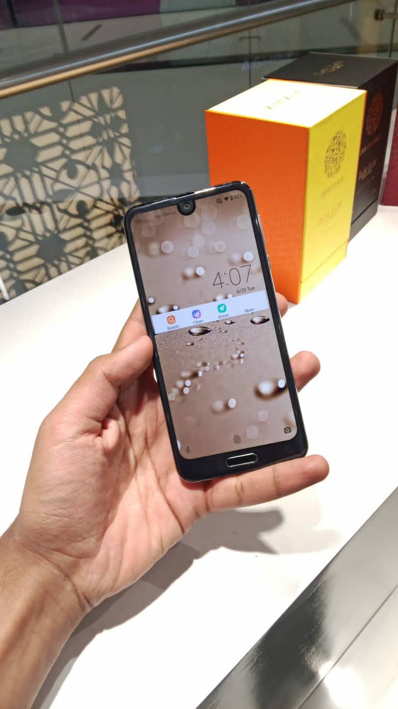 Sharp Aquos R2 2