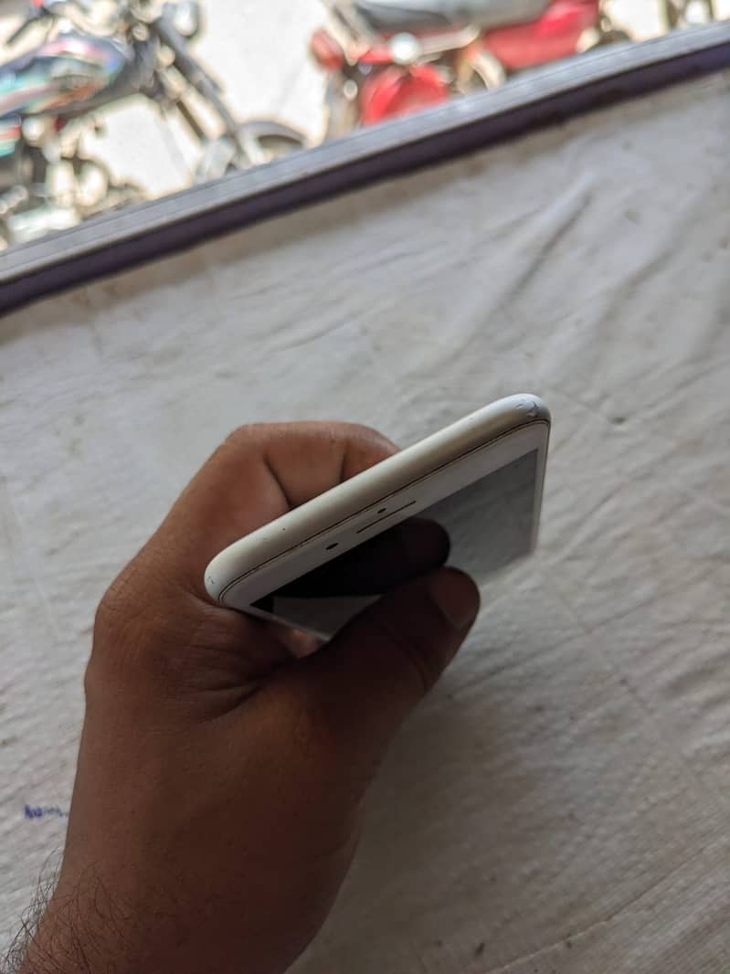 Apple iPhone 7 0