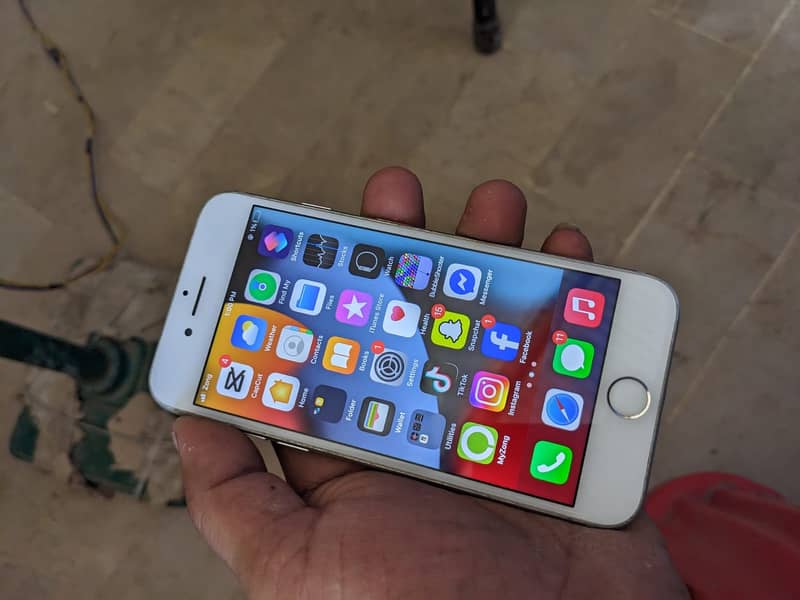 Apple iPhone 7 3