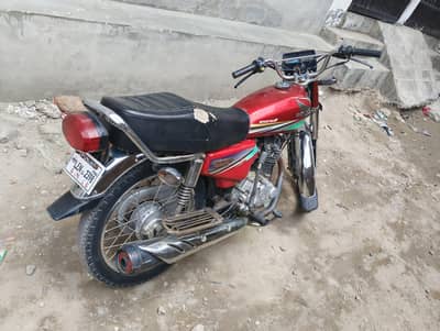 Honda 125 red colour model 14