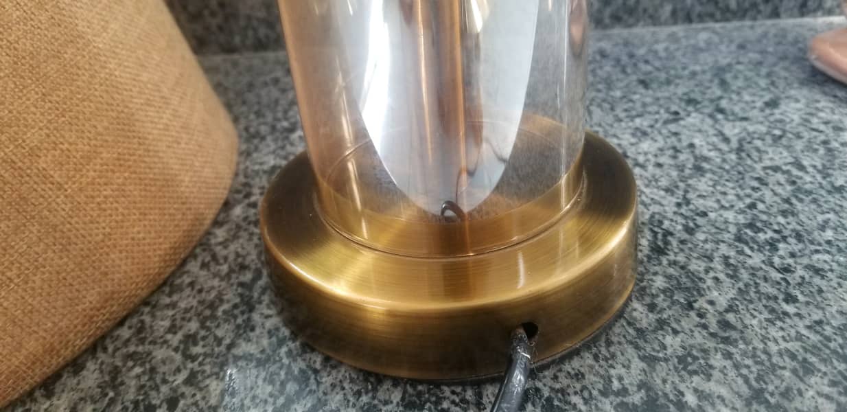 2 table lamps 4