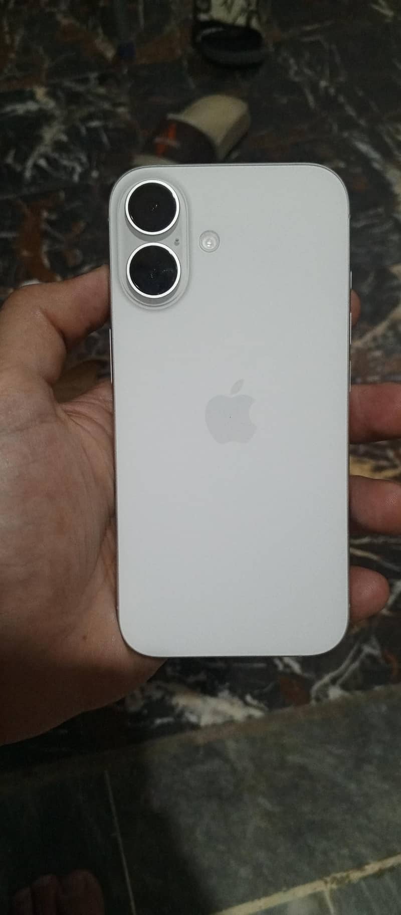 Apple iPhone 16 3