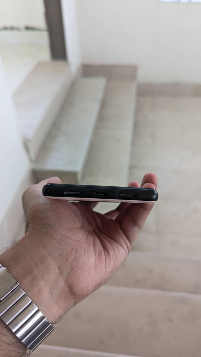 Google Pixel 6 Mint Condition 4