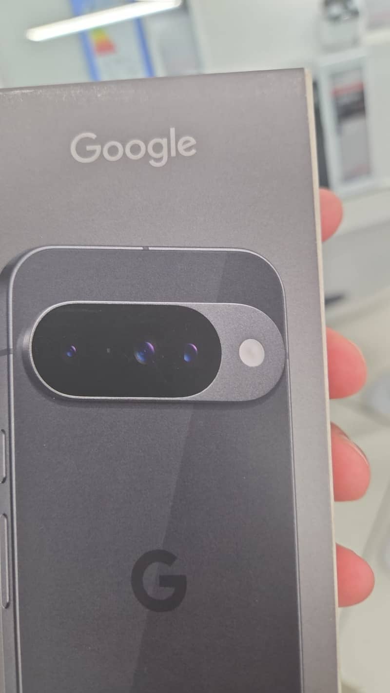 Google Pixel 10 4