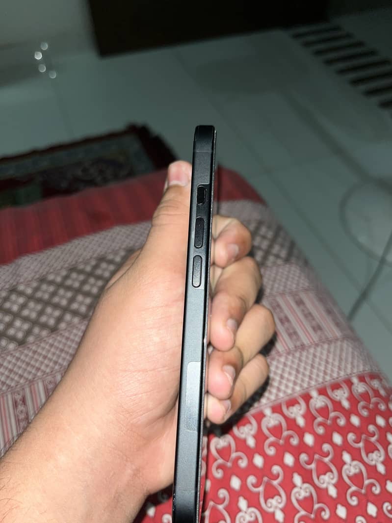 Apple iPhone 16 2