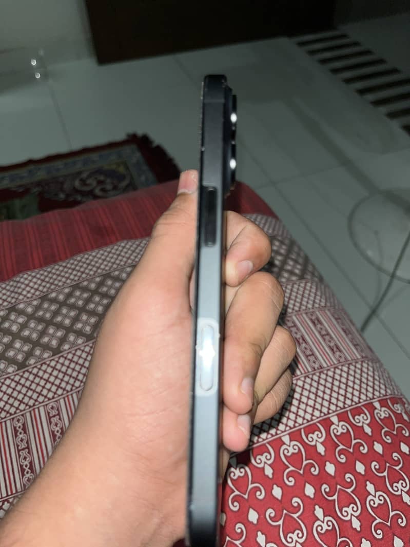 Apple iPhone 16 3